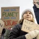 Greta Thunberg, une des premières signataires de la plainte, attaque régulièrement les responsables politiques et les gouvernements pour leur inaction en matière climatique.